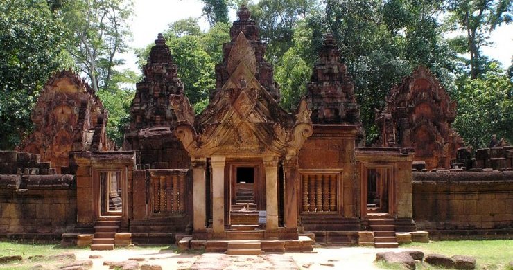 Explore Banteay Srey - Floating Village Day Trip